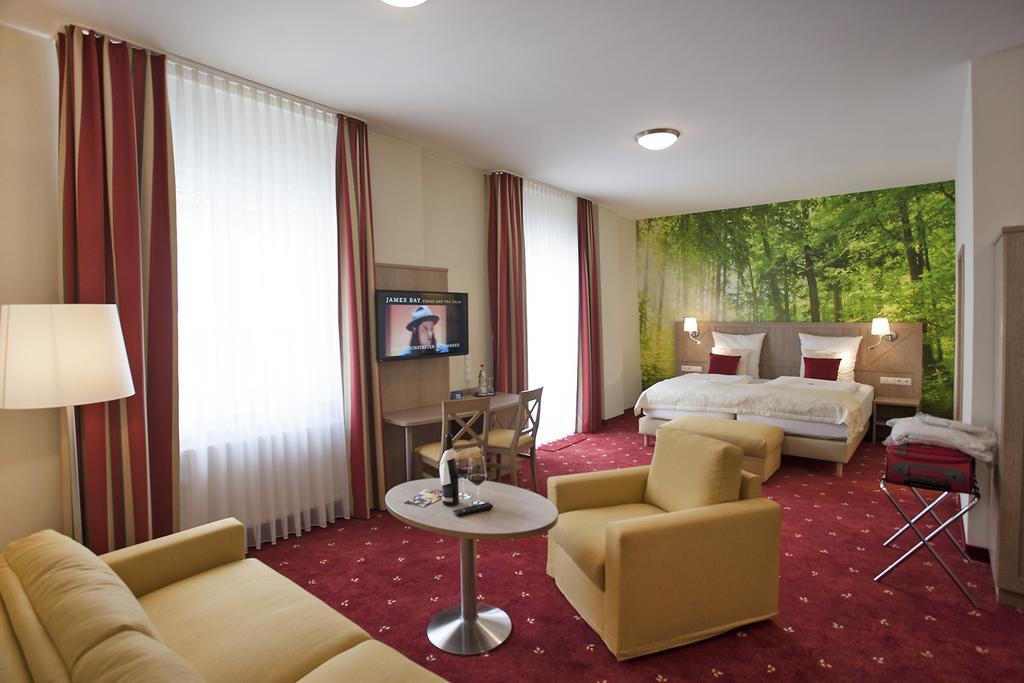 Zum Ochsen Hotel Хауенщайн Екстериор снимка