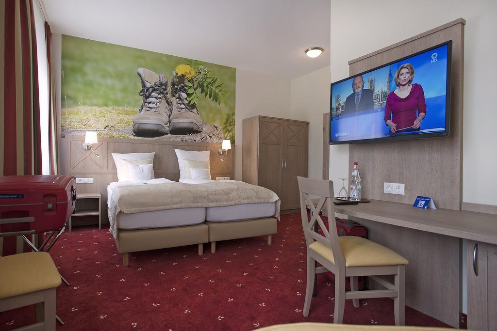 Zum Ochsen Hotel Хауенщайн Екстериор снимка