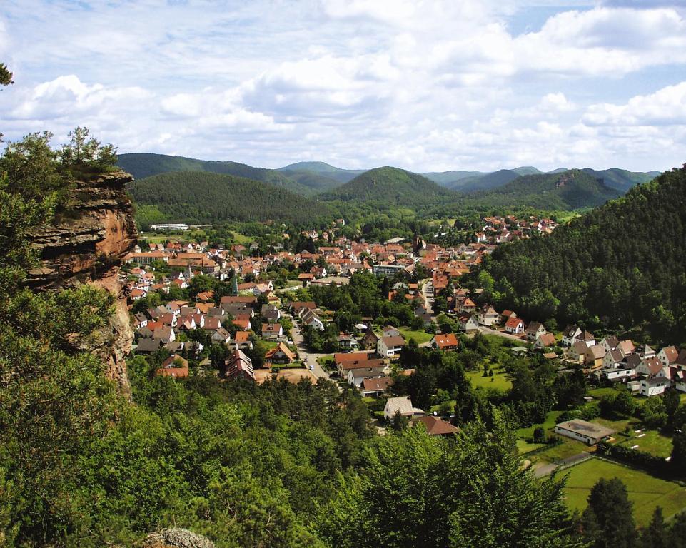 Zum Ochsen Hotel Хауенщайн Екстериор снимка
